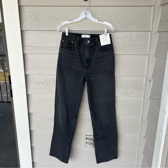 Abercrombie & Fitch Denim - NWT Abercrombie & Fitch The 90’s Straight Ultra High Rise Jeans
